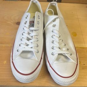 White converse men’s size 9. Like new